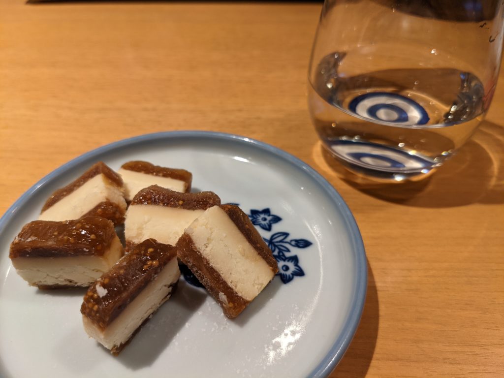 富山でおすすめ居酒屋「ひぐら志」の絶品いちじくの酒粕クリームチーズサンド